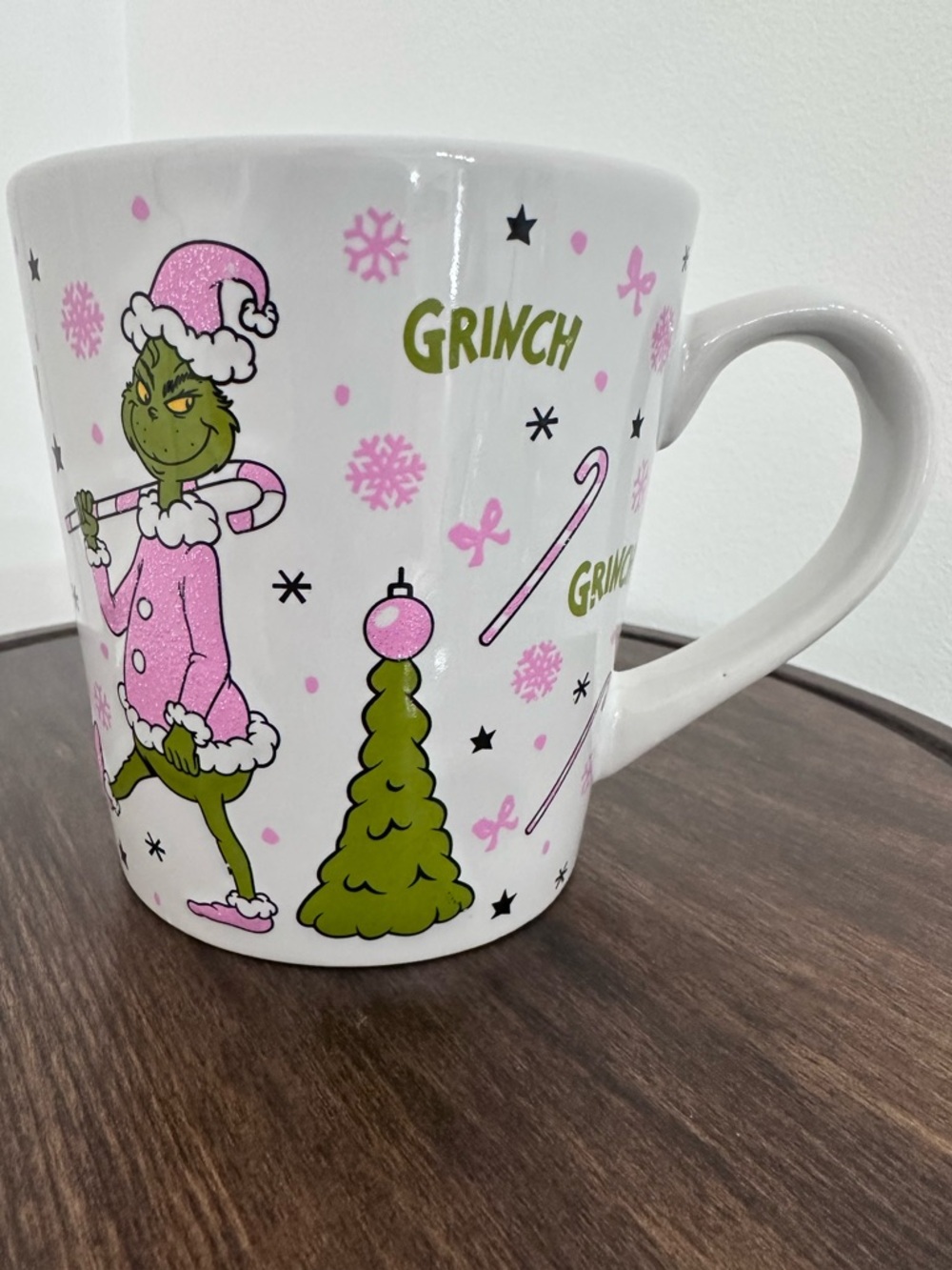 Dr. Seuss The Grinch Pink Sparkle Santa Suit Embossed Ceramic Mug 20 oz - Picture 4 of 8